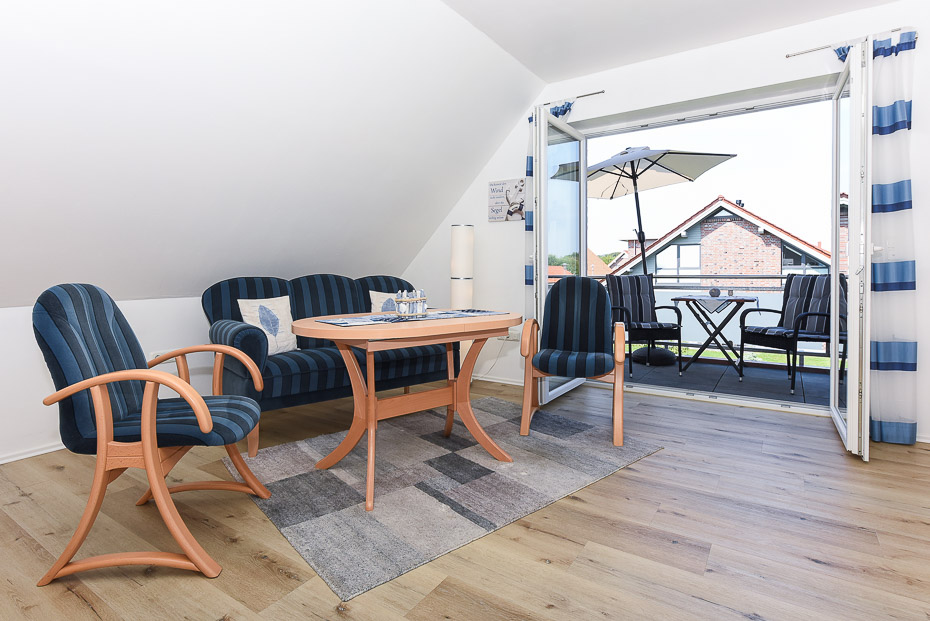 Ferienwohnung „kleine Wohnung“ - Wohnzimmer mit integriertem Küchenbereich