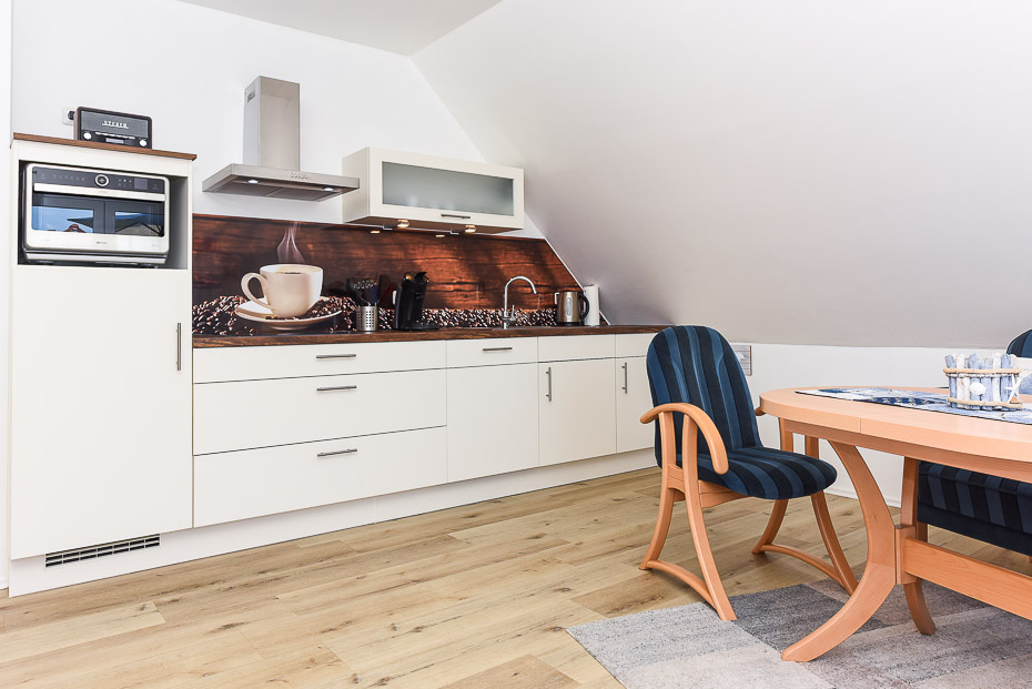 Ferienwohnung „kleine Wohnung“ - Wohnzimmer mit integriertem Küchenbereich