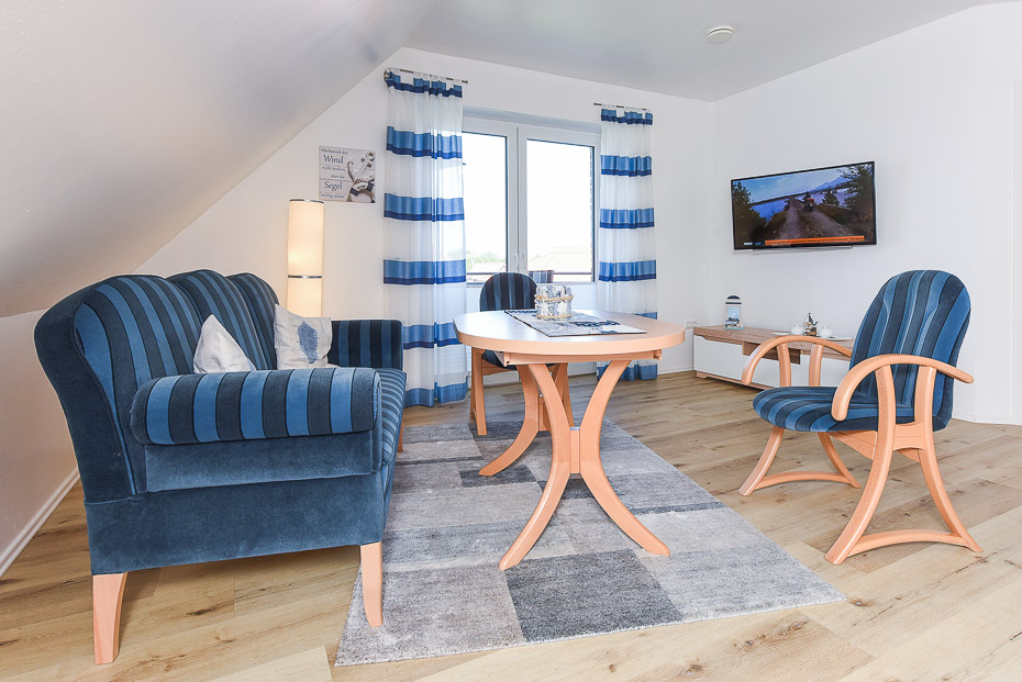 Ferienwohnung „kleine Wohnung“ - Wohnzimmer mit integriertem Küchenbereich