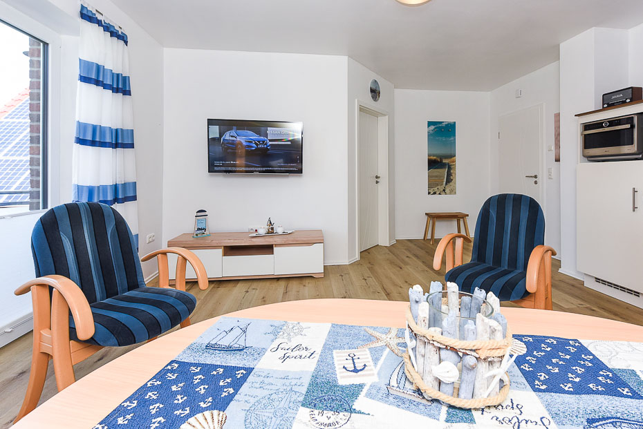 Ferienwohnung „kleine Wohnung“ - Wohnzimmer mit integriertem Küchenbereich