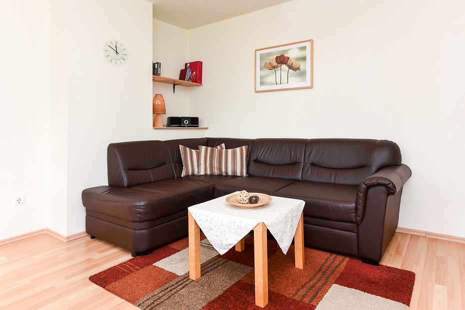 Ferienwohnung „Kornkammer“ - Wohnzimmer mit integriertem Küchenbereich