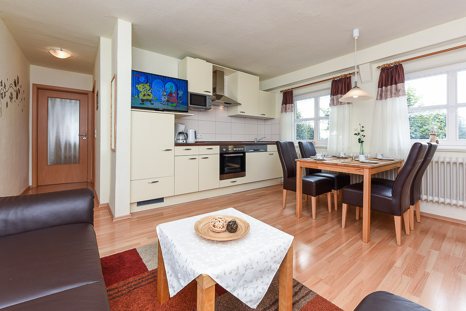 Ferienwohnung „Kornkammer“ - Wohnzimmer mit integriertem Küchenbereich