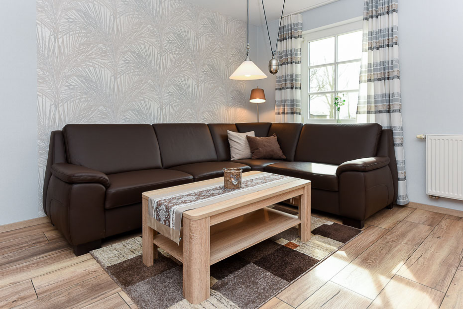 Ferienwohnung „Kuhstall“ - Wohnzimmer mit integriertem Küchenbereich