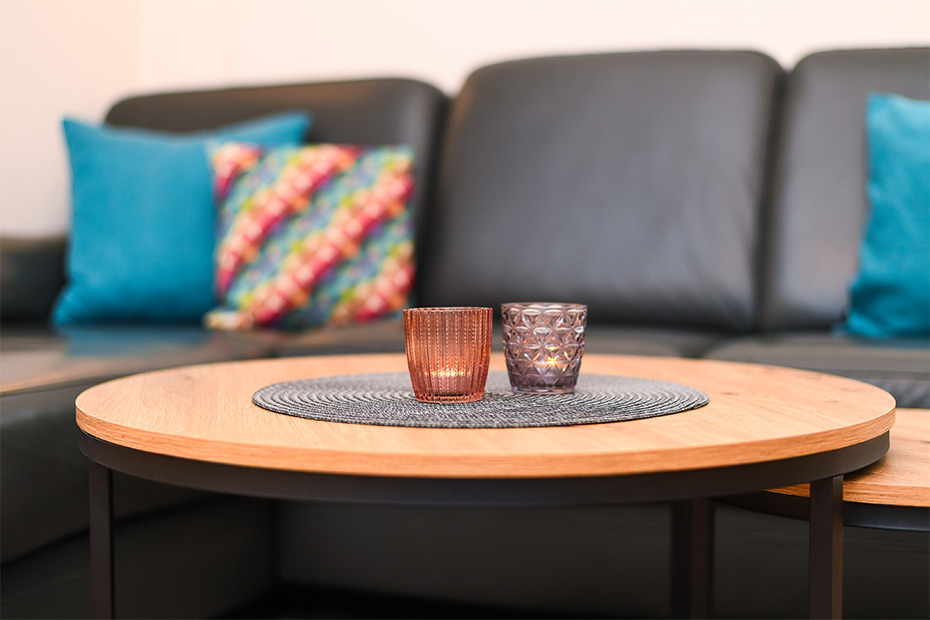 Ferienwohnung „Melkstall“ - Wohnzimmer mit integriertem Küchenbereich