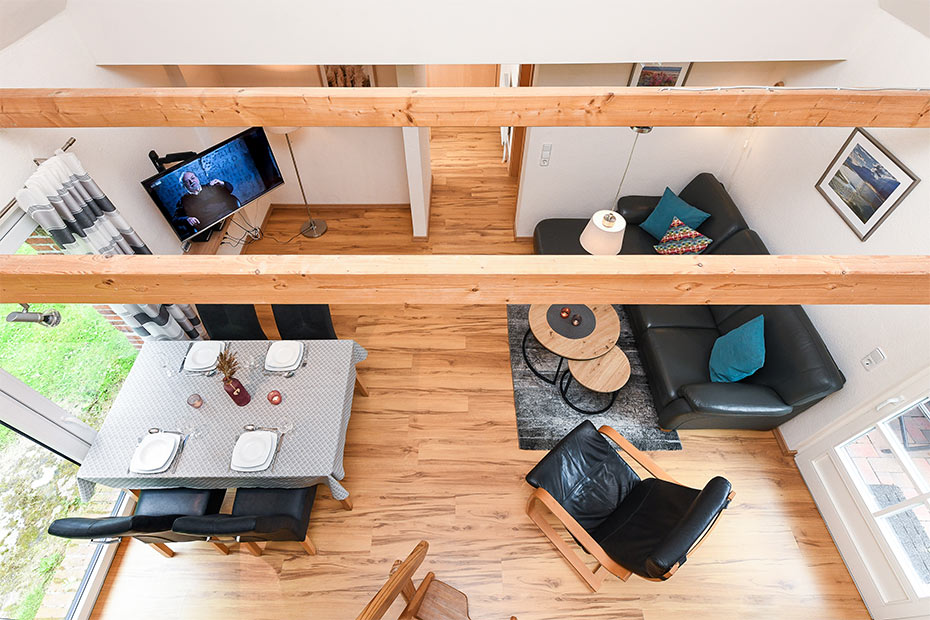 Ferienwohnung „Melkstall“ - Wohnzimmer mit integriertem Küchenbereich