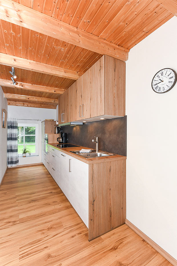 Ferienwohnung „Melkstall“ - Wohnzimmer mit integriertem Küchenbereich