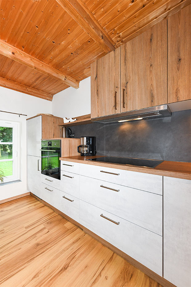 Ferienwohnung „Melkstall“ - Wohnzimmer mit integriertem Küchenbereich