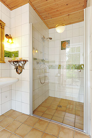 Ferienhaus „Magnolia“ - Badezimmer im Erdgeschoss