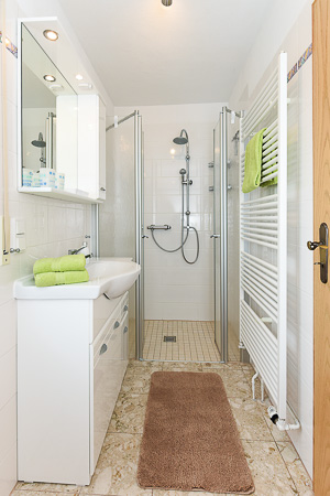 Ferienwohnung „Sommergarten“ - Badezimmer 1