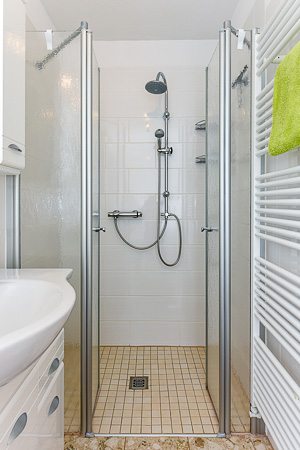 Ferienwohnung „Sommergarten“ - Badezimmer 1