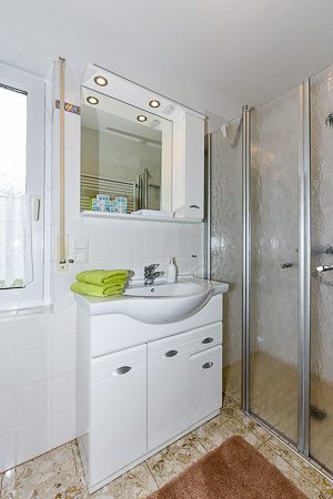 Ferienwohnung „Sommergarten“ - Badezimmer 1