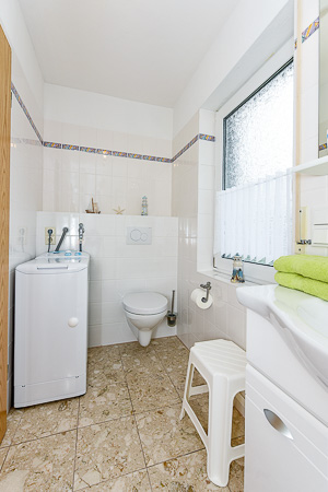 Ferienwohnung „Sommergarten“ - Badezimmer 1