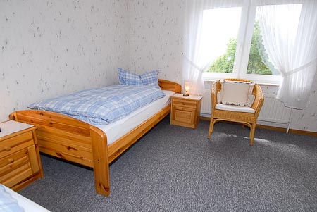 Ferienwohnung „Sommergarten“ - Schlafzimmer 2/Kinderzimmer