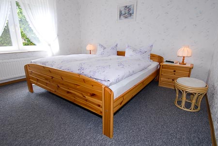 Ferienwohnung „Sommergarten“ - Schlafzimmer 1