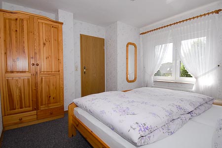 Ferienwohnung „Sommergarten“ - Schlafzimmer 1