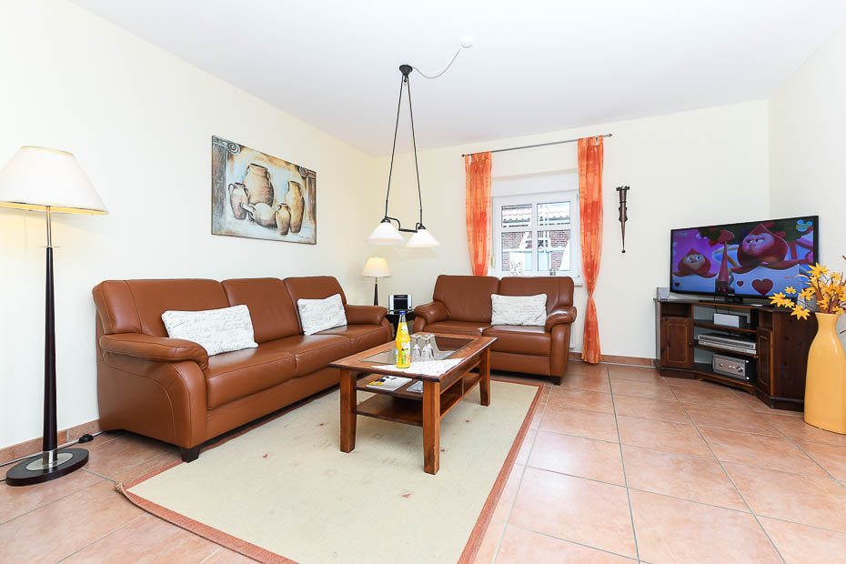 Ferienwohnung im „Haus Odin“ - Wohnzimmer mit integriertem Küchenbereich