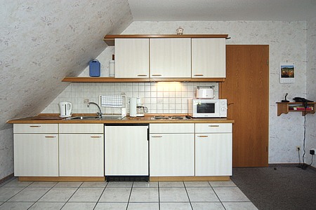 Ferienwohnung 1 - Wohnzimmer mit integriertem Küchenbereich