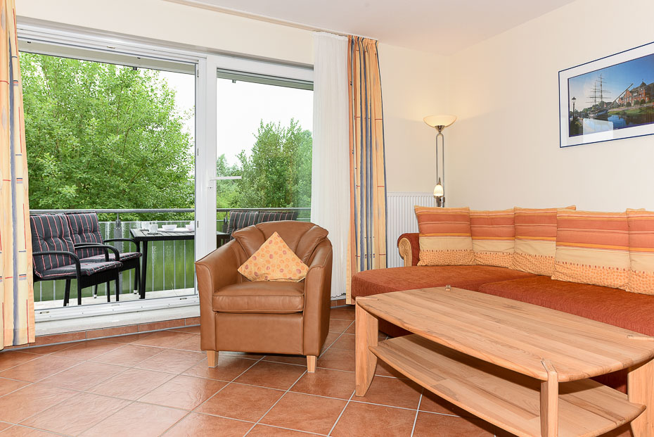 Ferienwohnung „Gesine“ - Wohnzimmer mit integriertem Küchenbereich