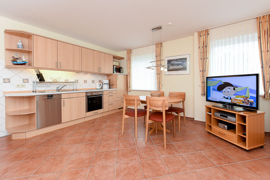 Ferienwohnung „Gesine“ - Wohnzimmer mit integriertem Küchenbereich