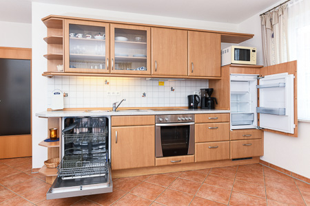 Ferienwohnung „Küstenblick“ - Wohnzimmer mit integriertem Küchenbereich