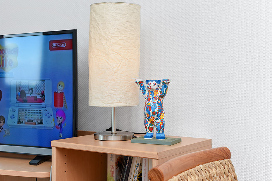 Ferienwohnung „Sonnenschein“ - Wohnzimmer mit integriertem Küchenbereich