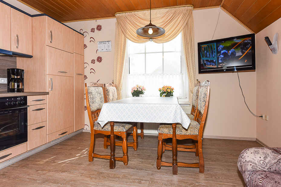 Ferienwohnung „Ilka“ - Wohnzimmer mit integriertem Küchenbereich