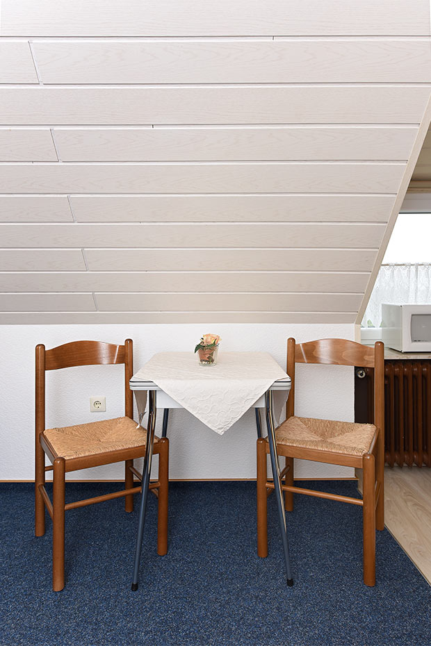 Ferienwohnung „Wangerooge“ - Wohnzimmer mit integriertem Küchenbereich