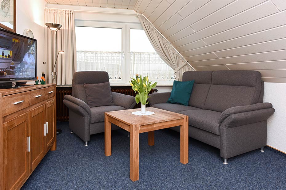 Ferienwohnung „Wangerooge“ - Wohnzimmer mit integriertem Küchenbereich