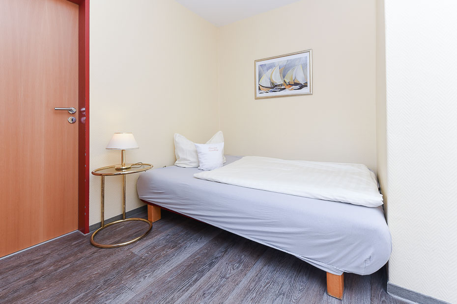 Doppelzimmer „Langeoog“ - Wohnraum mit integrierter Küche