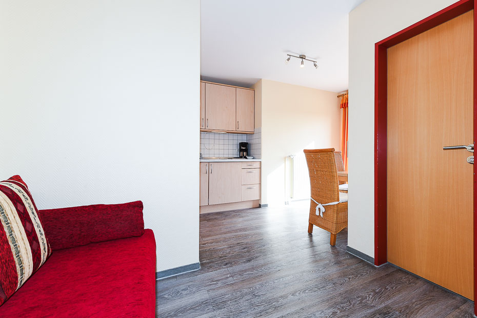 Doppelzimmer „Langeoog“ - Wohnraum mit integrierter Küche