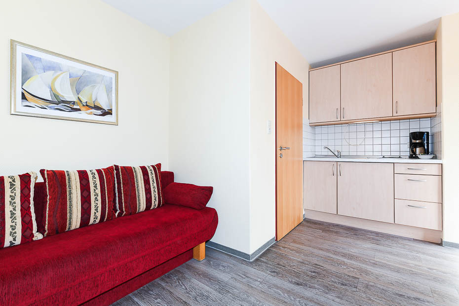 Doppelzimmer „Langeoog“ - Wohnraum mit integrierter Küche