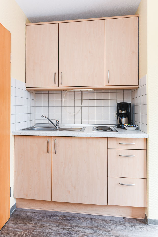 Doppelzimmer „Langeoog“ - Wohnraum mit integrierter Küche