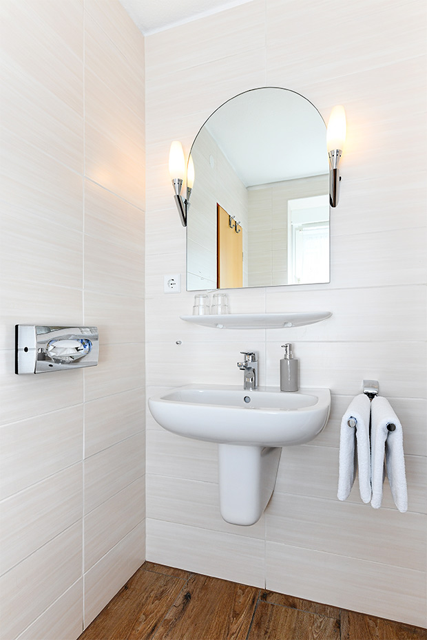Doppelzimmer „Memmert“ - Badezimmer