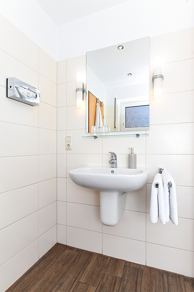 Doppelzimmer „Spiekeroog“ - Badezimmer