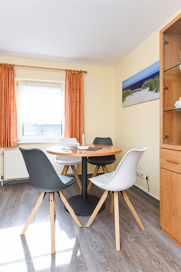 Apartment „Sylt“ - Wohnraum mit integrierter Küche