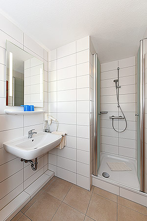 Zweibett-Zimmer - Badezimmer