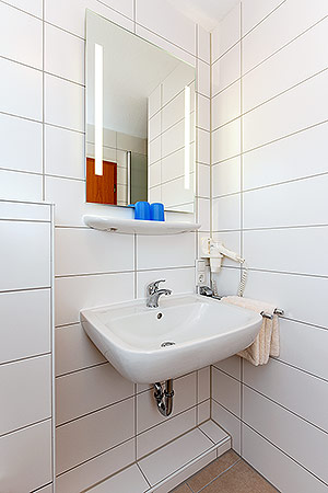 Zweibett-Zimmer - Badezimmer