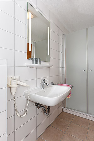 Zweibett-Zimmer - Badezimmer