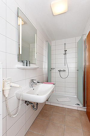 Zweibett-Zimmer - Badezimmer