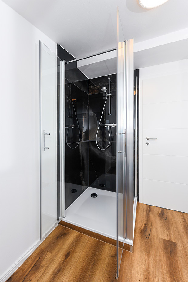 Ferienhaus „Friesenkrone“ - Badezimmer im Obergeschoss