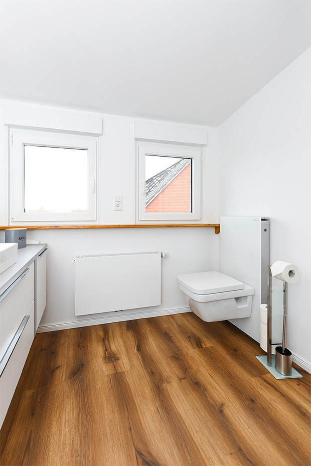 Ferienhaus „Friesenkrone“ - Badezimmer im Obergeschoss