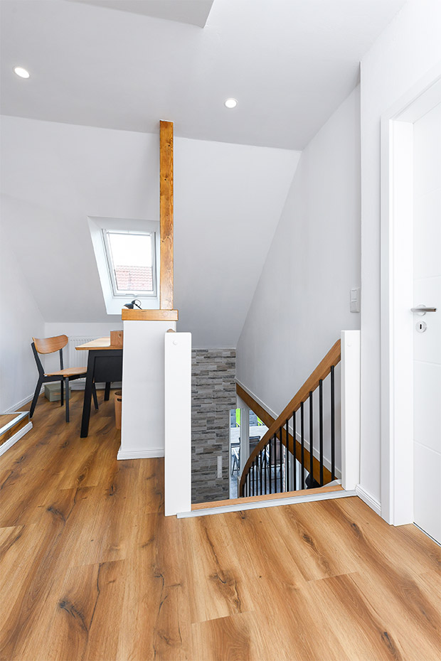 Ferienhaus „Friesenkrone“ - Diele/Treppe/Relaxecke