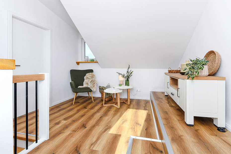 Ferienhaus „Friesenkrone“ - Diele/Treppe/Relaxecke