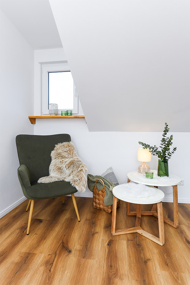 Ferienhaus „Friesenkrone“ - Diele/Treppe/Relaxecke