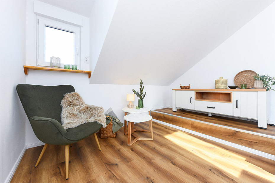 Ferienhaus „Friesenkrone“ - Diele/Treppe/Relaxecke