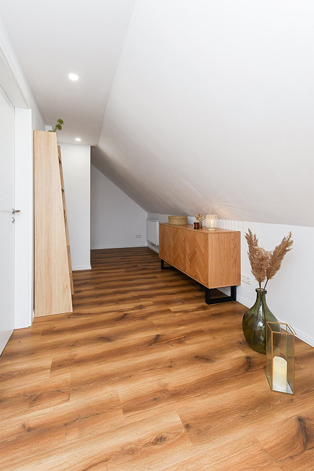 Ferienhaus „Friesenkrone“ - Diele/Treppe/Relaxecke