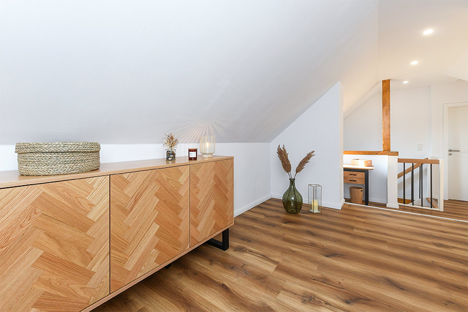 Ferienhaus „Friesenkrone“ - Diele/Treppe/Relaxecke