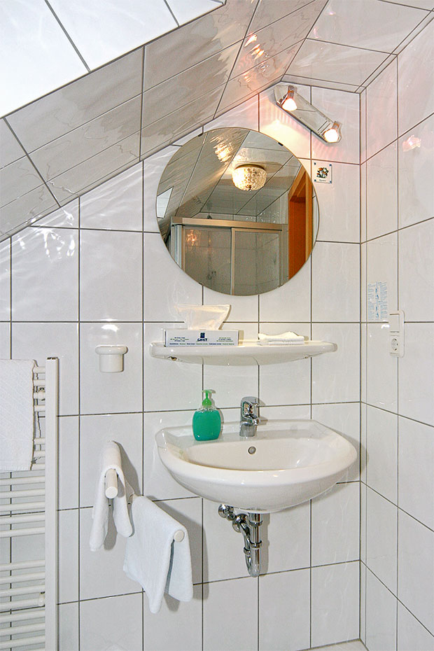 Doppelzimmer „Poggenstoolzimmer“ - Badezimmer
