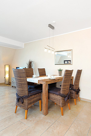 Ferienwohnung „Golden Princess“ - Wohnzimmer mit integriertem Küchenbereich