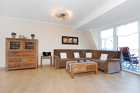Ferienwohnung „Golden Princess“ - Wohnzimmer mit integriertem Küchenbereich